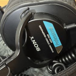 Sony MDR-7506 Headphone - Used / New Covers and Case Included