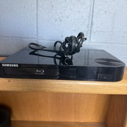 Samsung BD-F5700 Blu-Ray Disc Player - HDMI, Wi-Fi, Full HD 1080p (Working, No Remote)