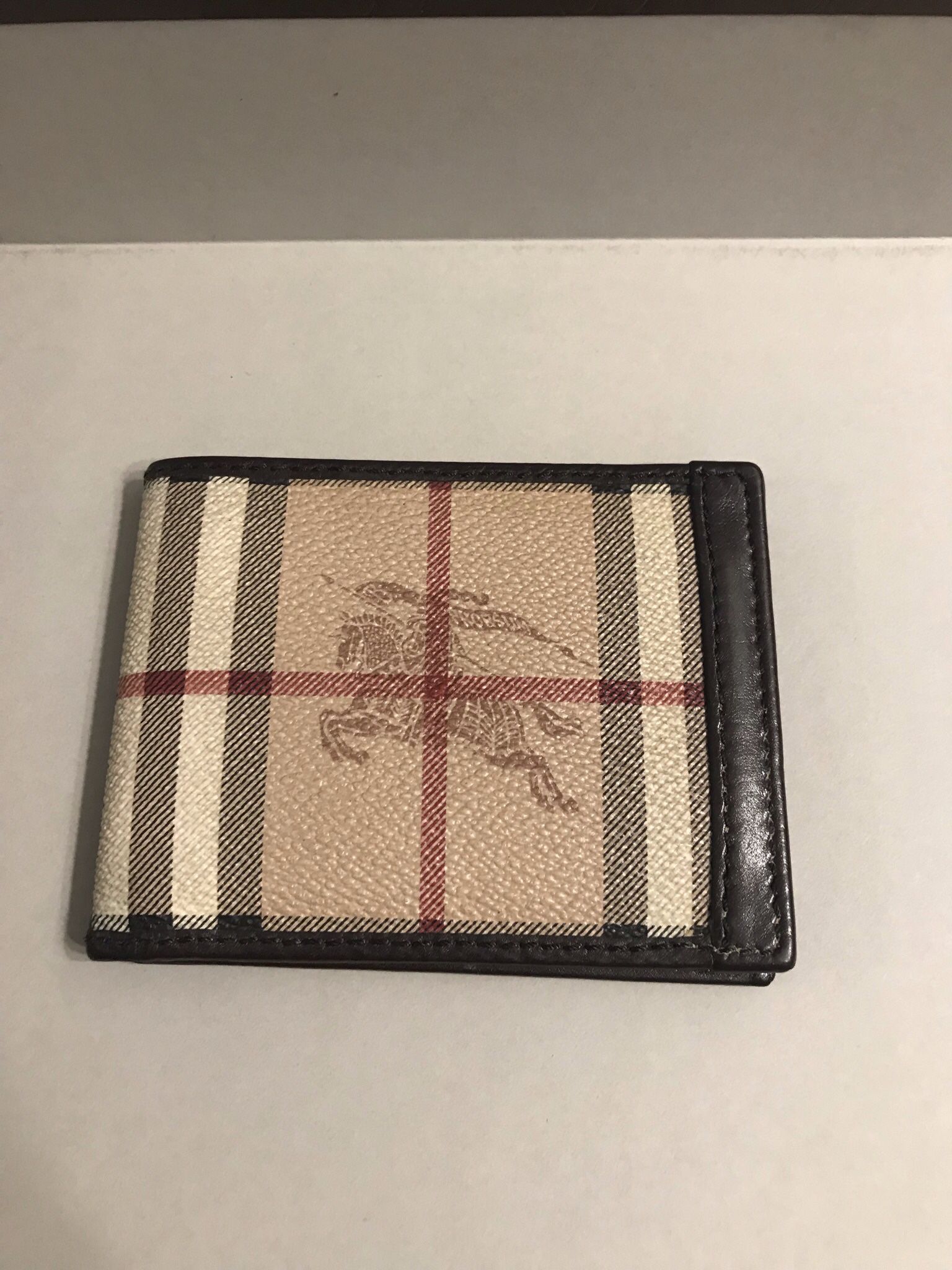 Burberry Wallet 💯 Authentic 