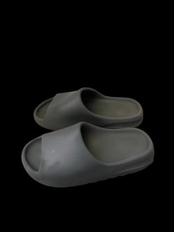 Yeezy Slides US Men’s 9