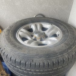 4 Rimmed Tires 265/70r16