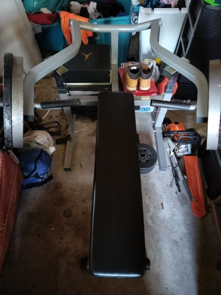 WEIGHT BENCH FOR SALE $200