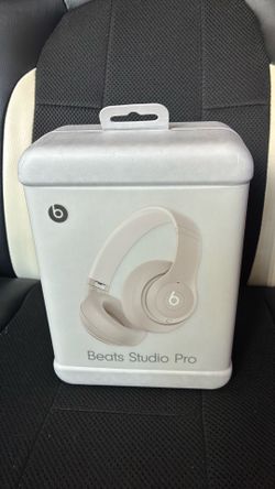 Beats Studio Pro (sandstone color) brand new