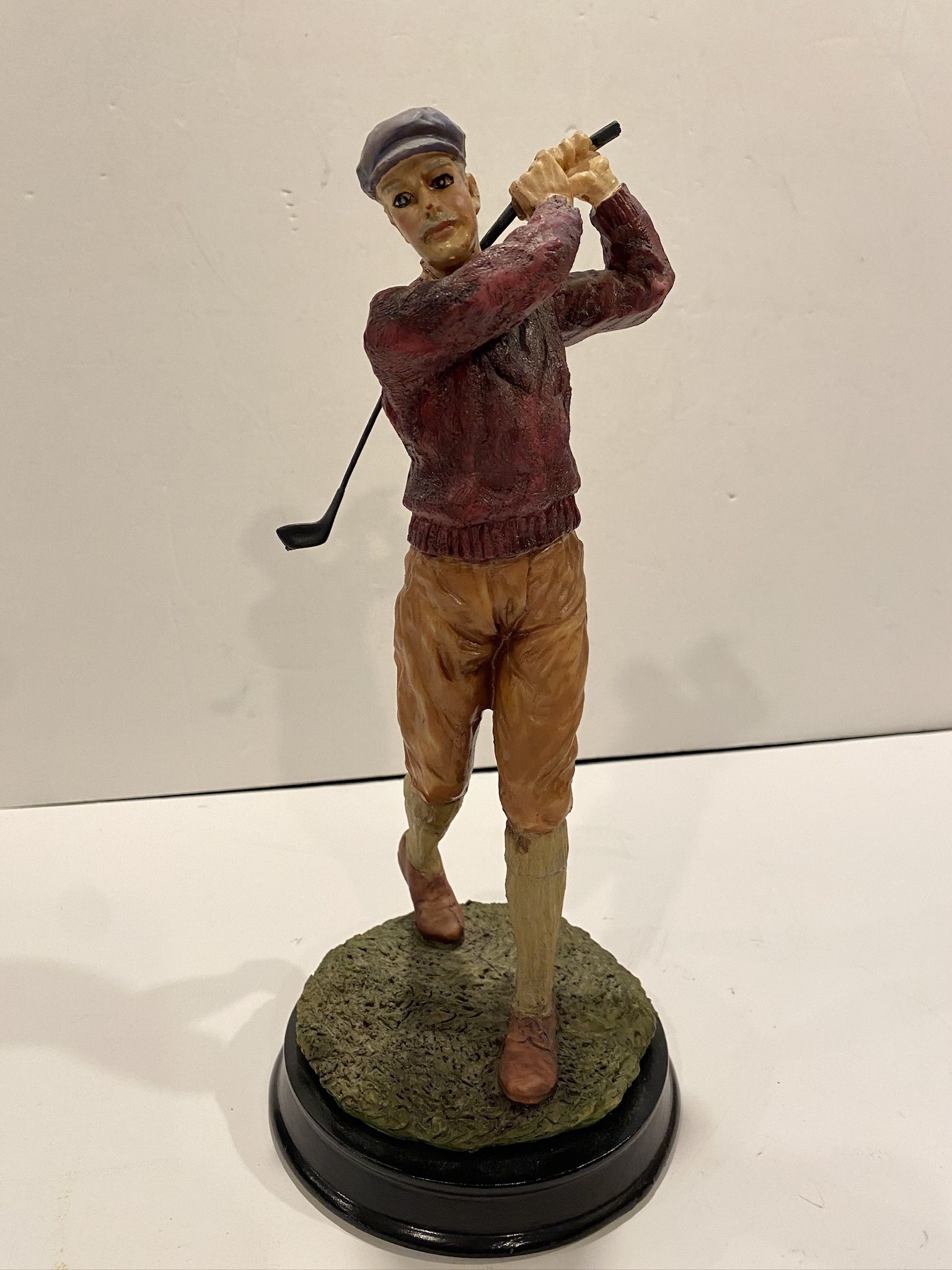 Vintage 1993 Golfer Statue Figurine On Wooden Base 10.5” High excellent condition