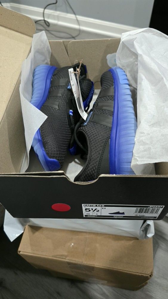Adidas Kaptir 4.0 - Size 5.5 Kids
