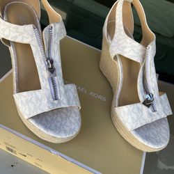 NEW MICHAEL KORS WEDGE SANDALS SZ-9