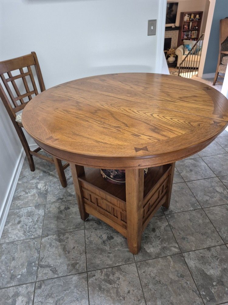 Dinning Room Table/4 Chairs and leaf