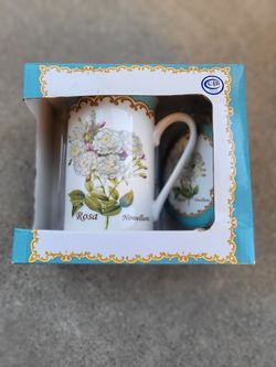 "Rosa Nowelliana" porcelain mug.