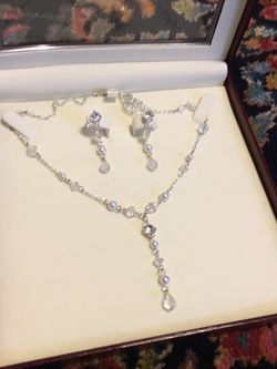 Crystal & pearls jewelry set- earrings and necklace
