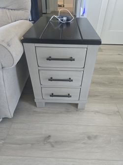 Ashley Darborn Coffee Table And 2 Side Tables