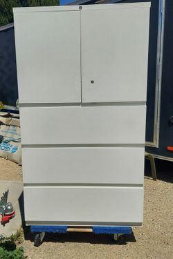 METAL SHELF TOP 2 DOORS AND 3 BOTTOM