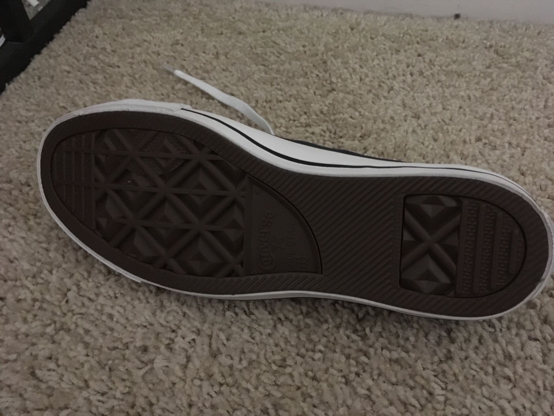 Leather Converse sneakers. 8.5 womens. Navy. Never worn. for Sale in La