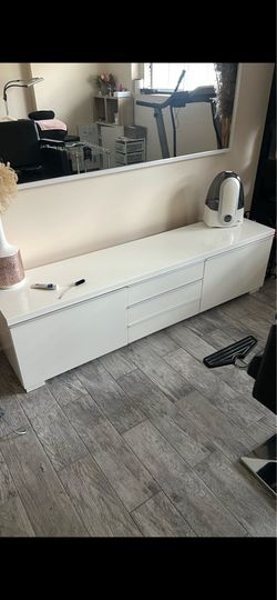 Tv shelve