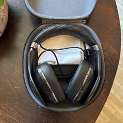 Barely Used Samsung Level On Wireless Bluetooth Over Ear Headphones