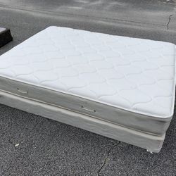 Queen Mattress And Box Spring 
