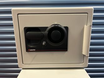 Like New Sentry Combo & Key Safe 