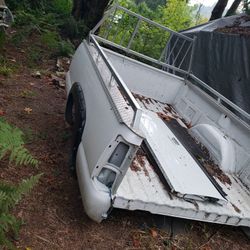 2005 Chevy  8ft Truck  Bed