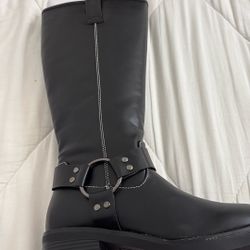 Black High Knee Boots