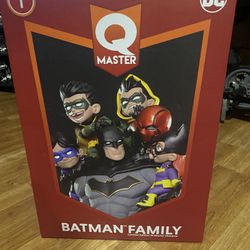 Batman Family Q-Master Diorama Statue 