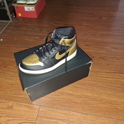 Air Jordan 1 Retro High OG (Black/MTLC Gold) Size 10