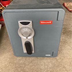 Small/Medium Size Safe