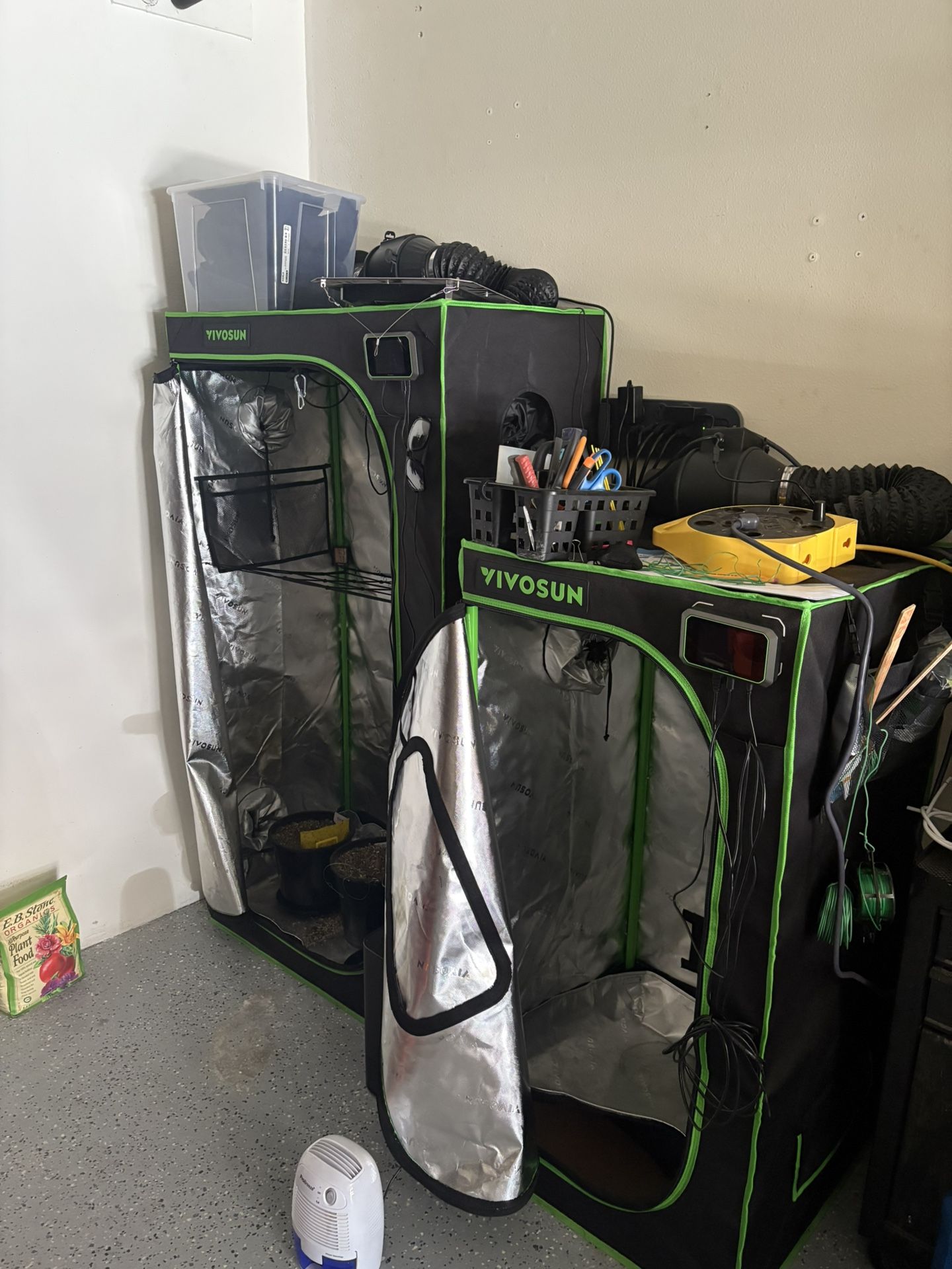 2 VIVOSUN Grow Tents