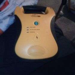Defibrillator 