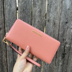 Michael Kors Jet Set Travel Wallet 