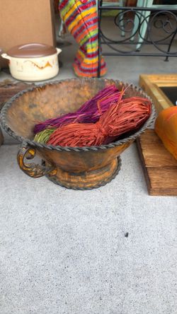 Pot with decorative yarn