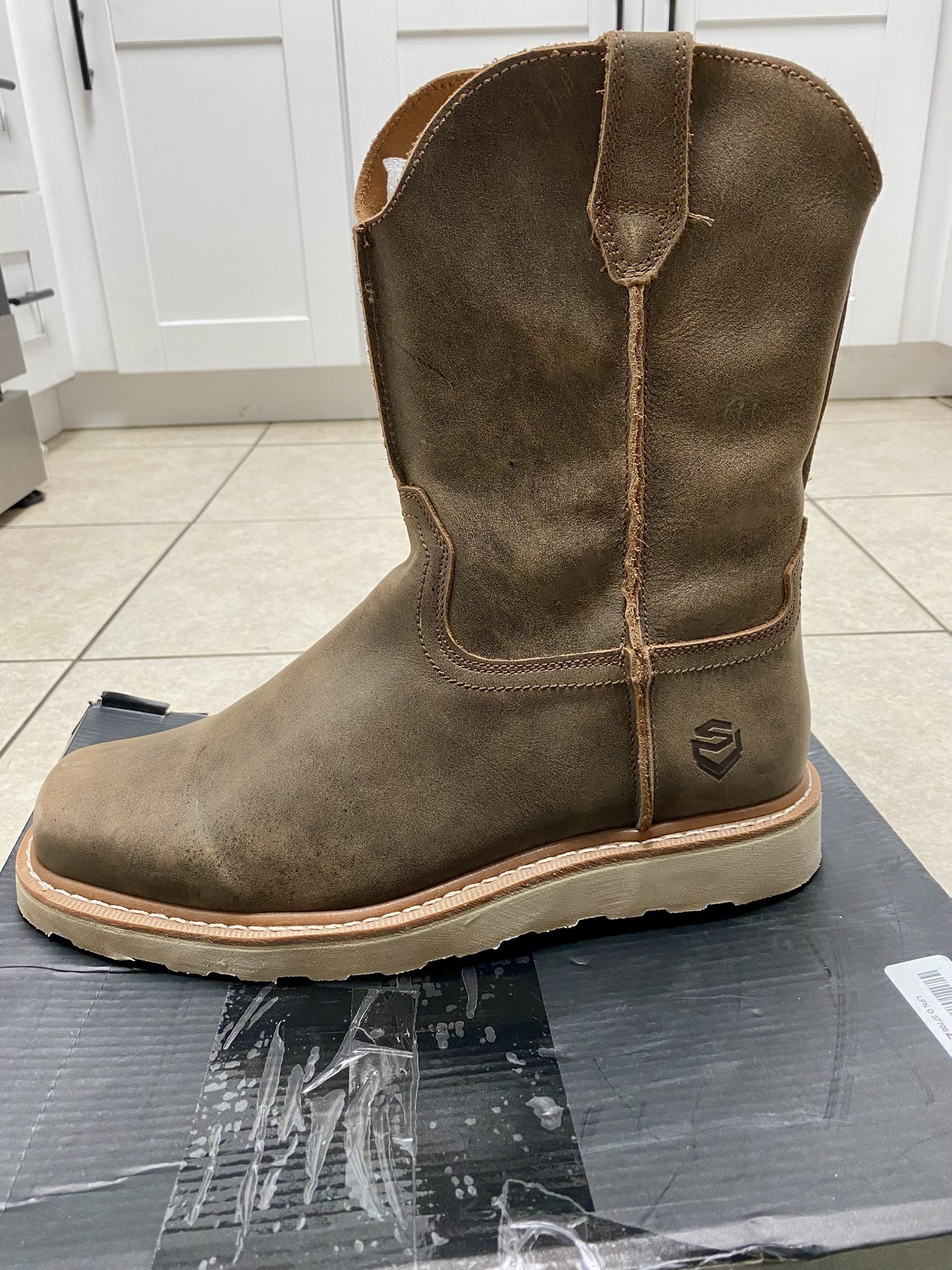 Men’s Square Toe Work Boot