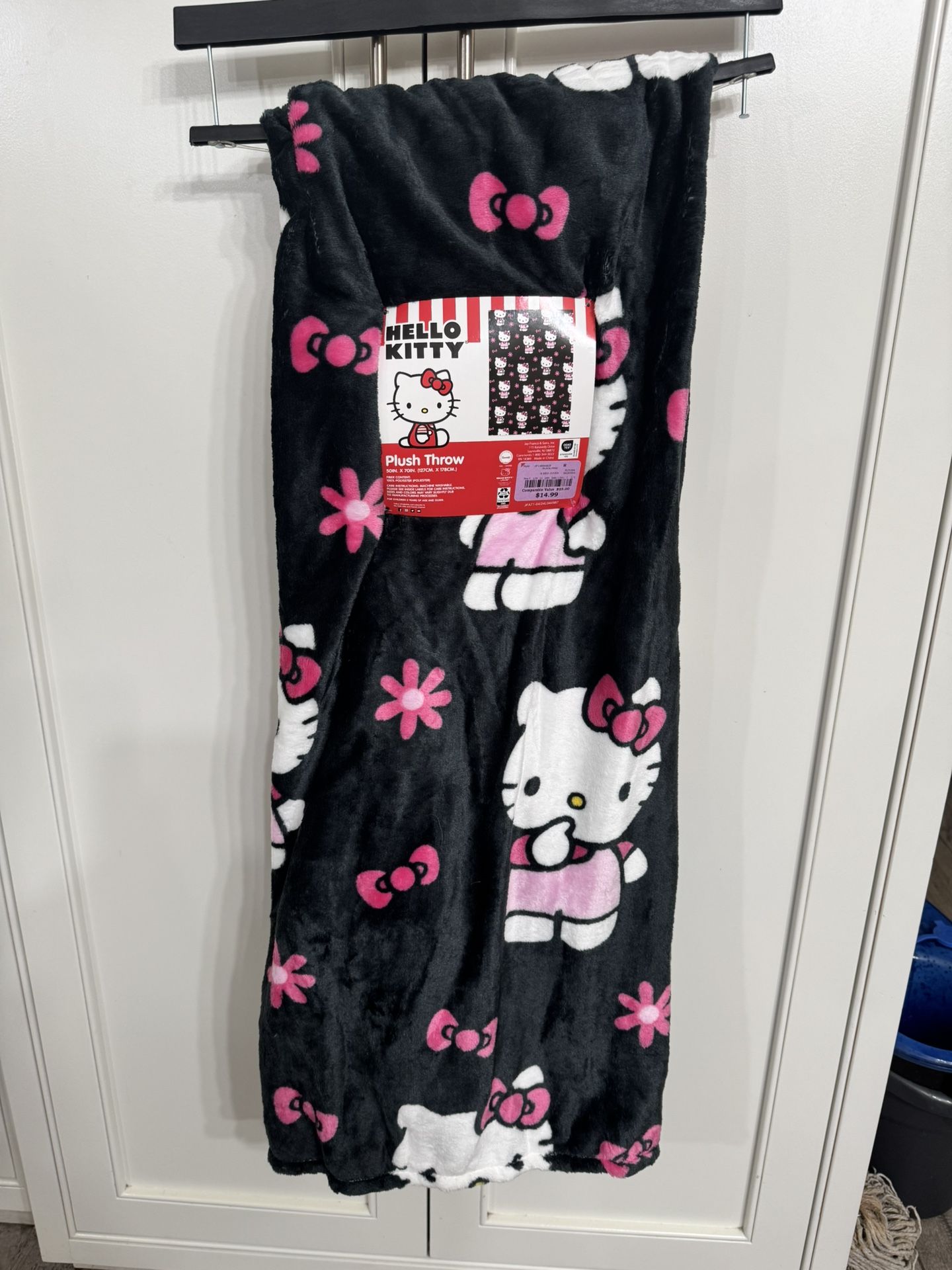 Hello Kitty Throw
