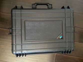 Water proof case( Like new)