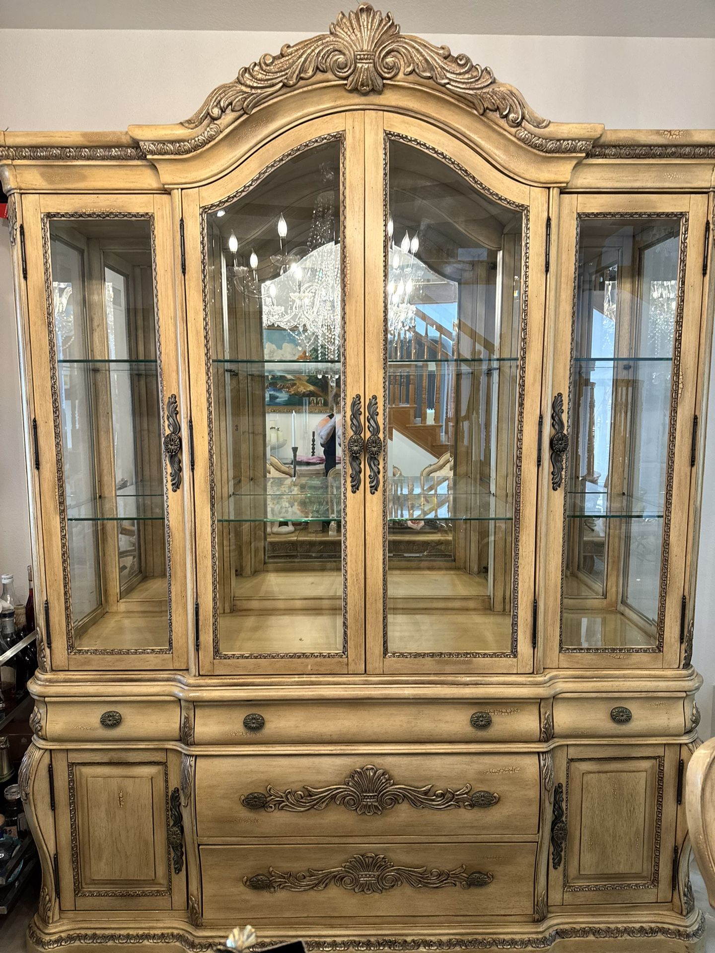 Traditional Classic Italian Buffet, China Hutch 