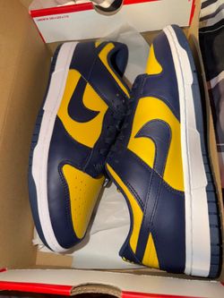 Michigan Dunks size 11