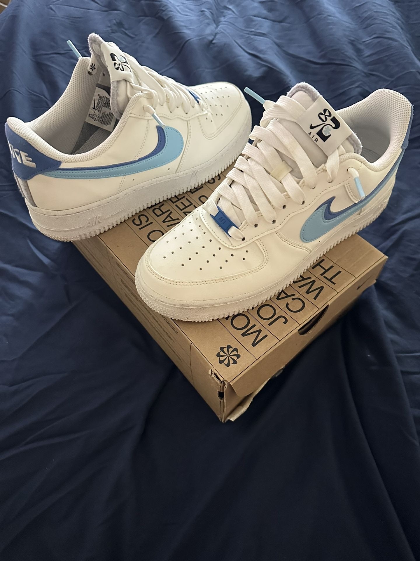 Nike AirForce 1 LV- Size 8.5 Men