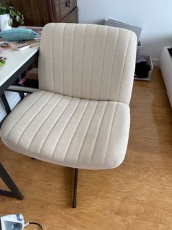White Study/Desk Chair