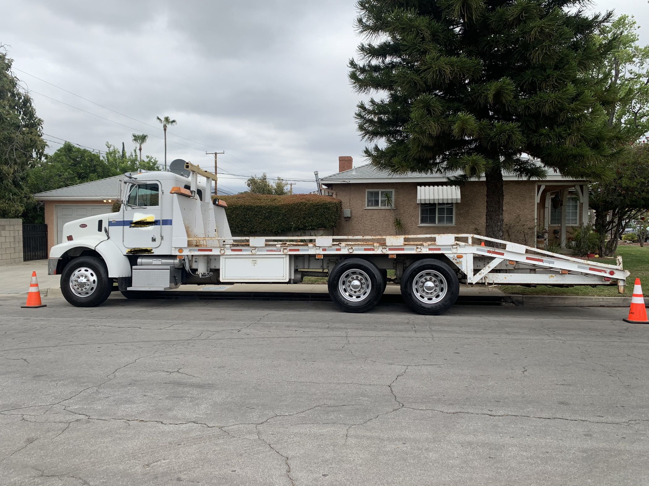 2001 Peterbilt ramp Truck
