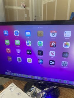 2018 MacBook Pro i7 13” Bad screen needs external display(included)