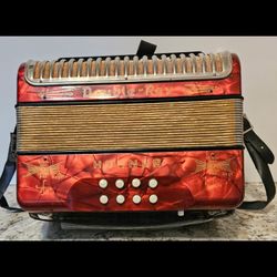 Hohner Double Ray Accordion With Case $700