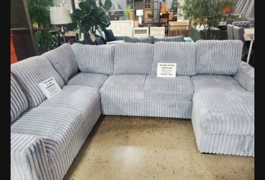 Beautiful GRAY Soft material SLEEPER Sectional (New)