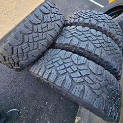 285 75 18 Goodyear tires Con 80% de Vida Las 4