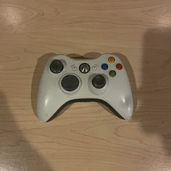 3 xbox 360 controllers 