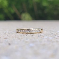 14K Gold 0.28 CT Diamond Ring (Jewelry Box Included)