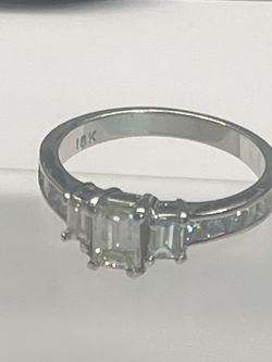 Emerald And Princess Cut 18kw Carat Gold Ring