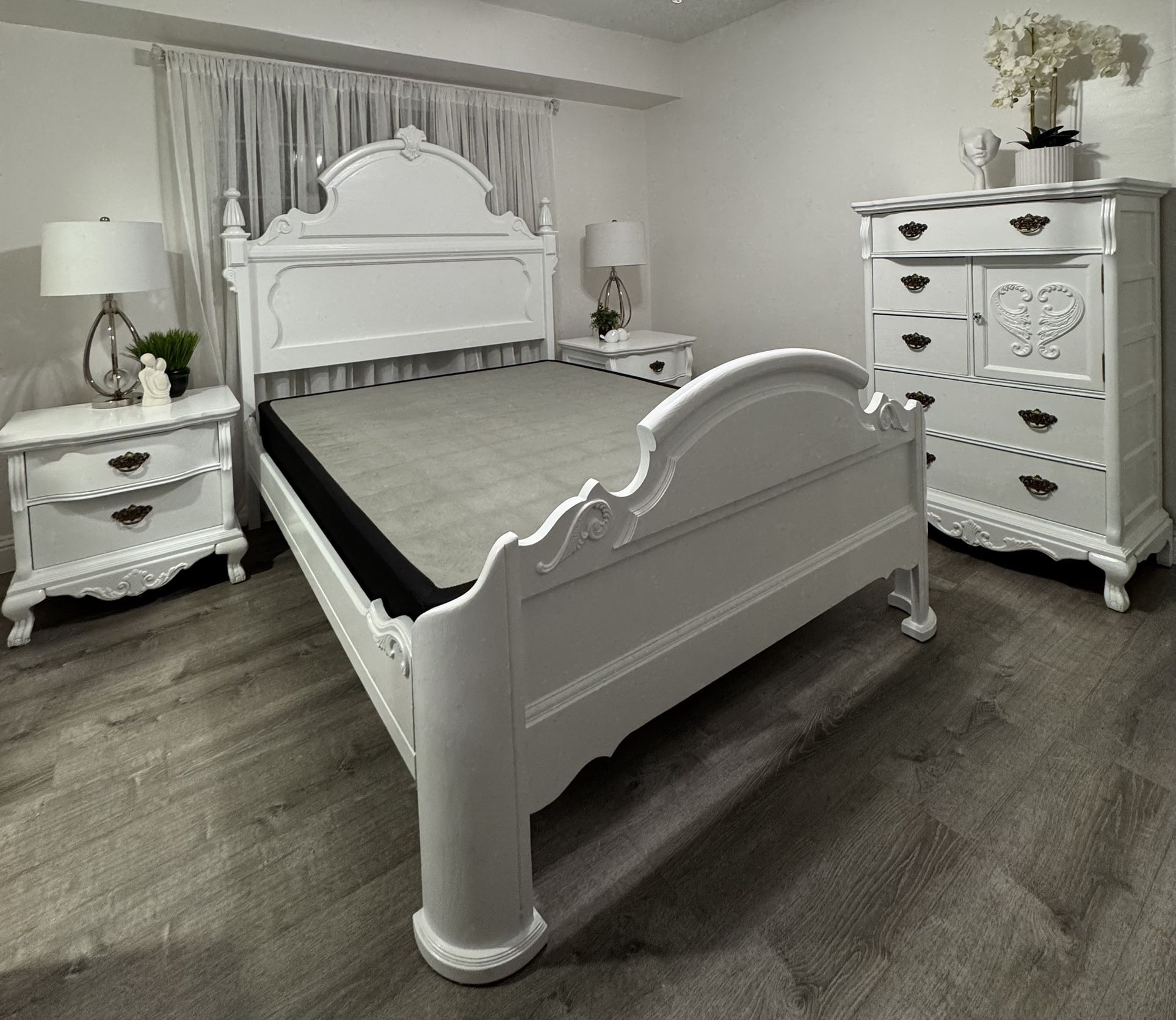 Beautiful Queen Bedroom Set🤗