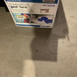 Water Worker 20 Gal. Horizontal Well Tank