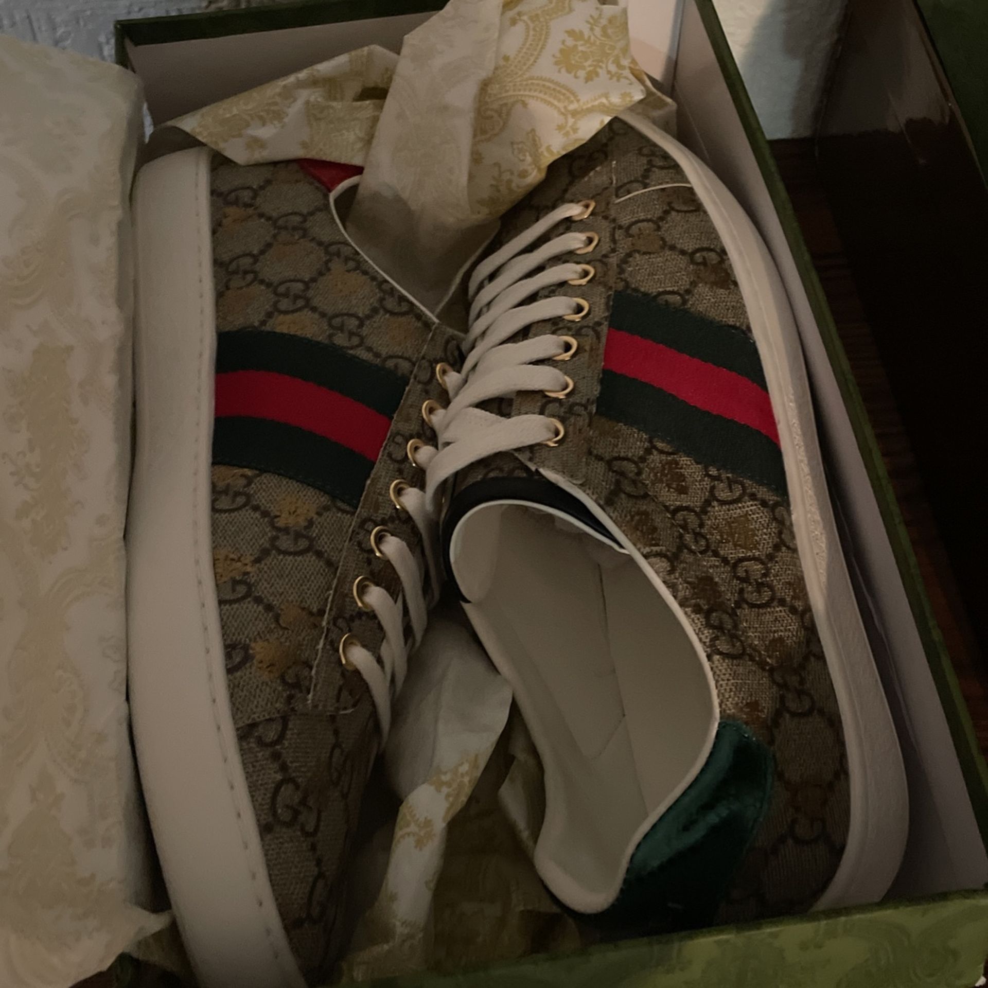 gucci  shoes 9-1/2