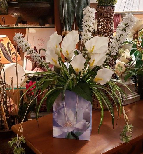 Pretty Bag/vase Filled With A Variety Of Pretty Flowers