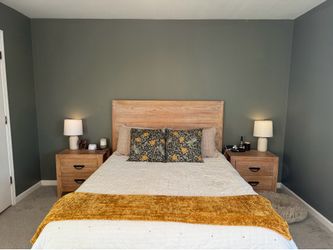 Queen bedroom set (bed, 2 nightstands, dresser)