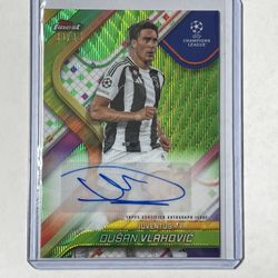 2024-25 Topps Finest UEFA CC Dušan Vlahović Green Wave Auto /99 Juventus